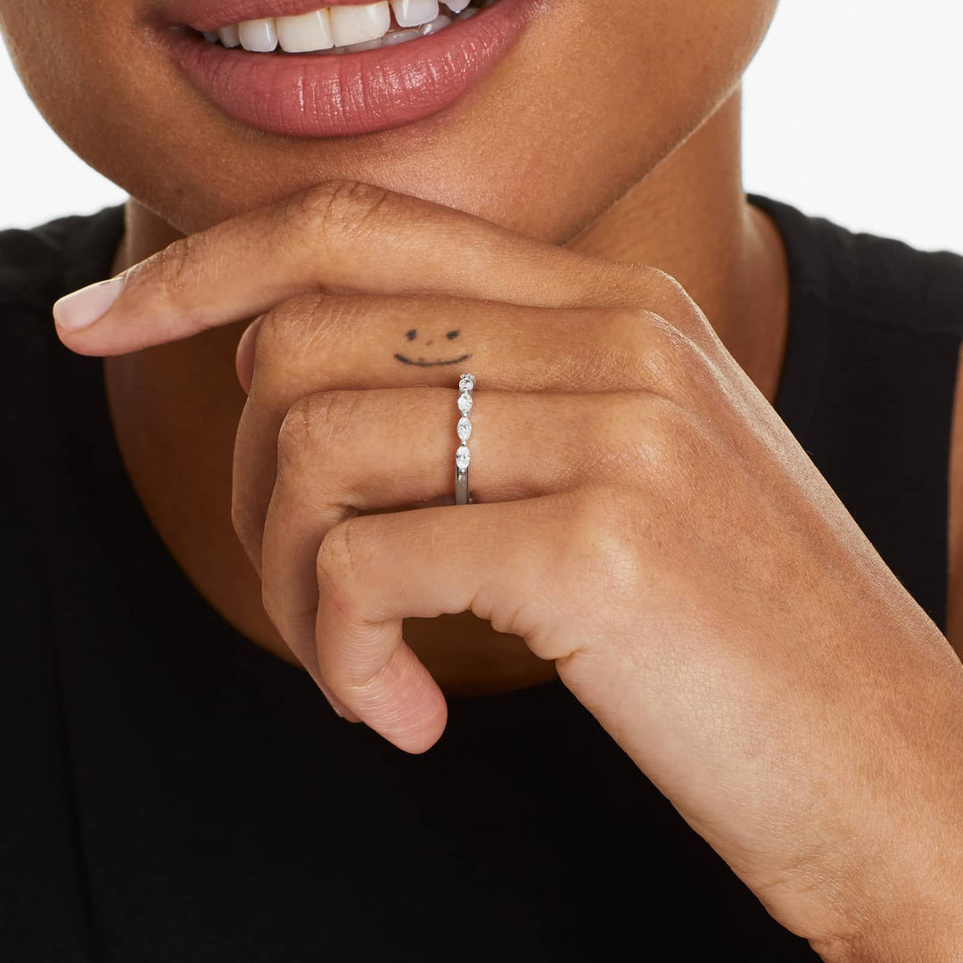 0.32 CT Round Diamond Wedding Band | 7 Stone Shared Prong Ring in Gold