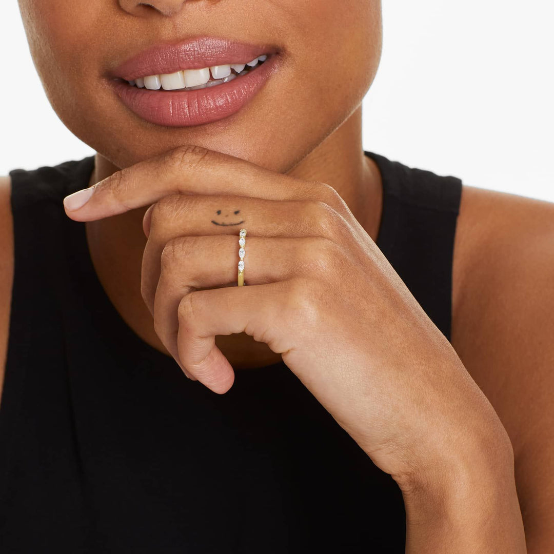 0.32 CT Round Diamond Wedding Band | 7 Stone Shared Prong Ring in Gold