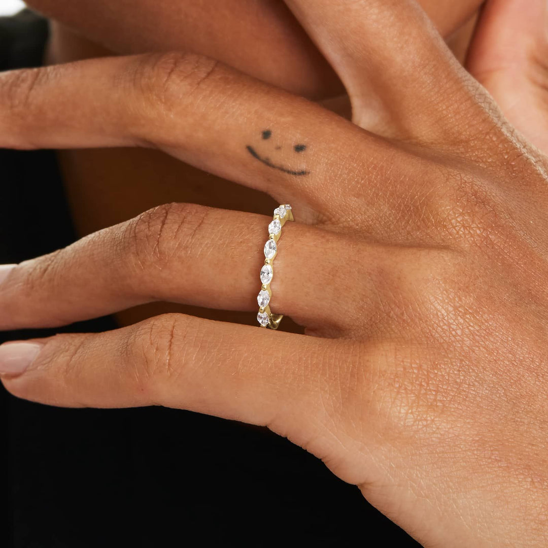 0.32 CT Round Diamond Wedding Band | 7 Stone Shared Prong Ring in Gold