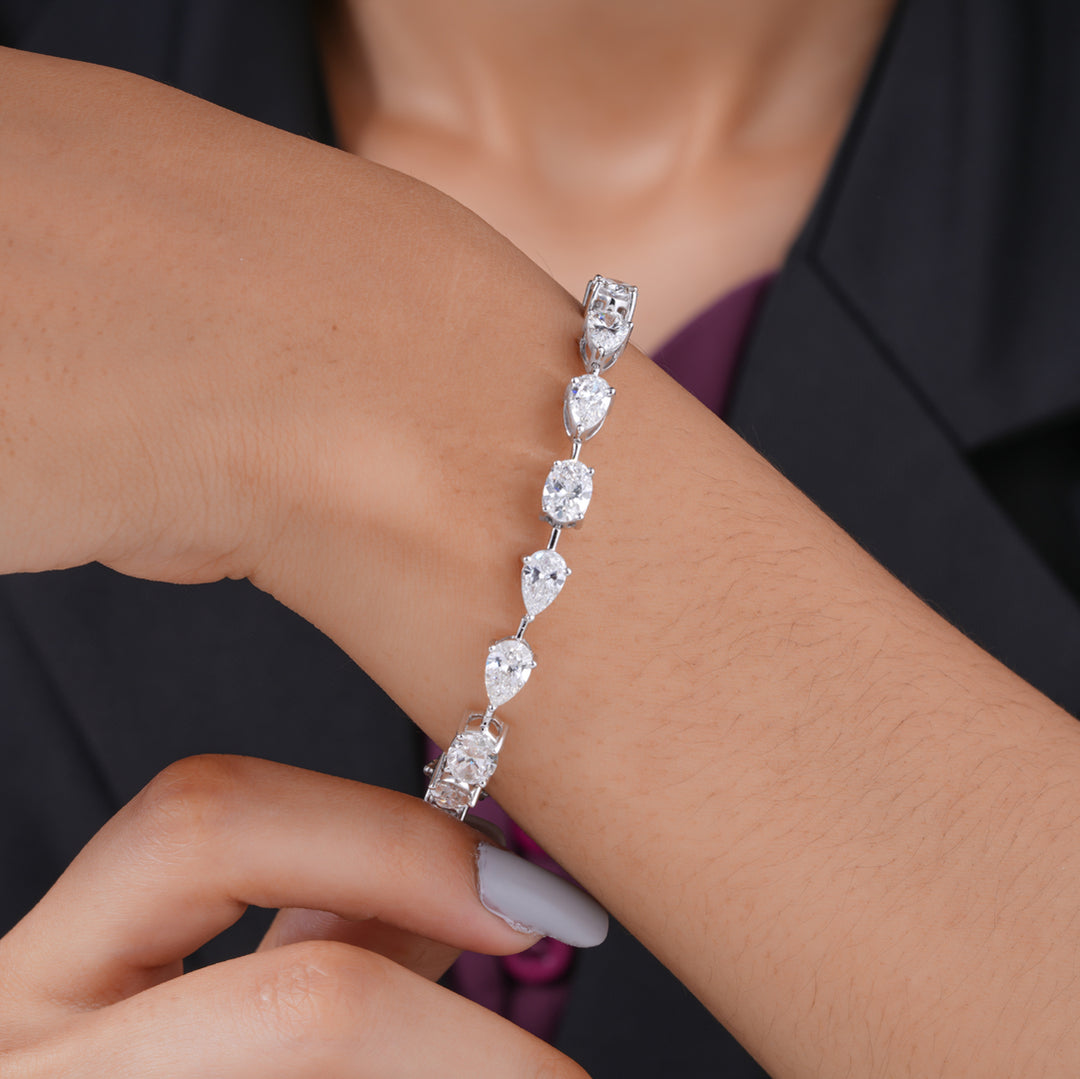 18K White Gold Oval And Pear Cut Diamond Tennis Bracelet