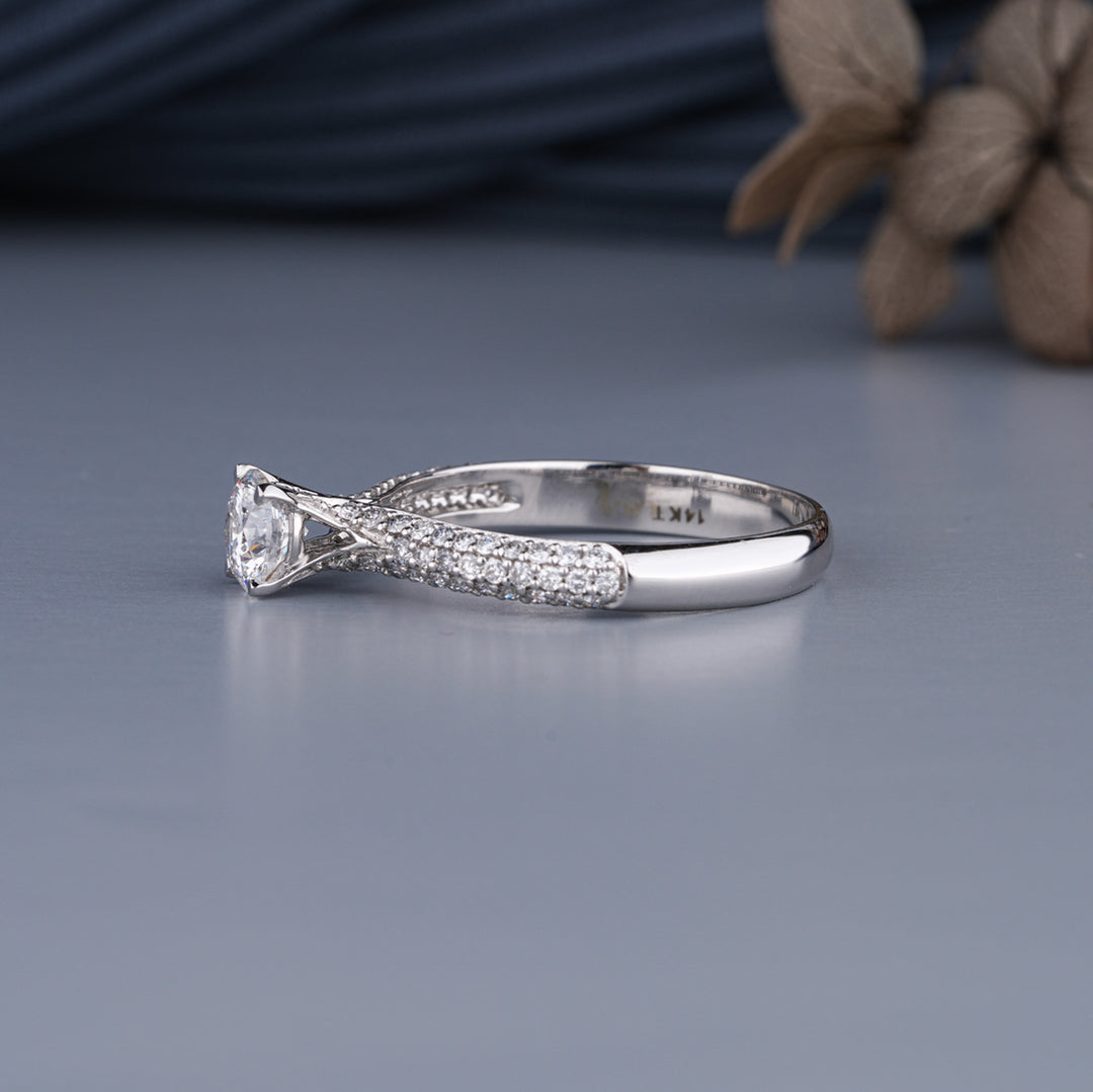 18K White Gold Round Brilliant Diamond Engagement Ring