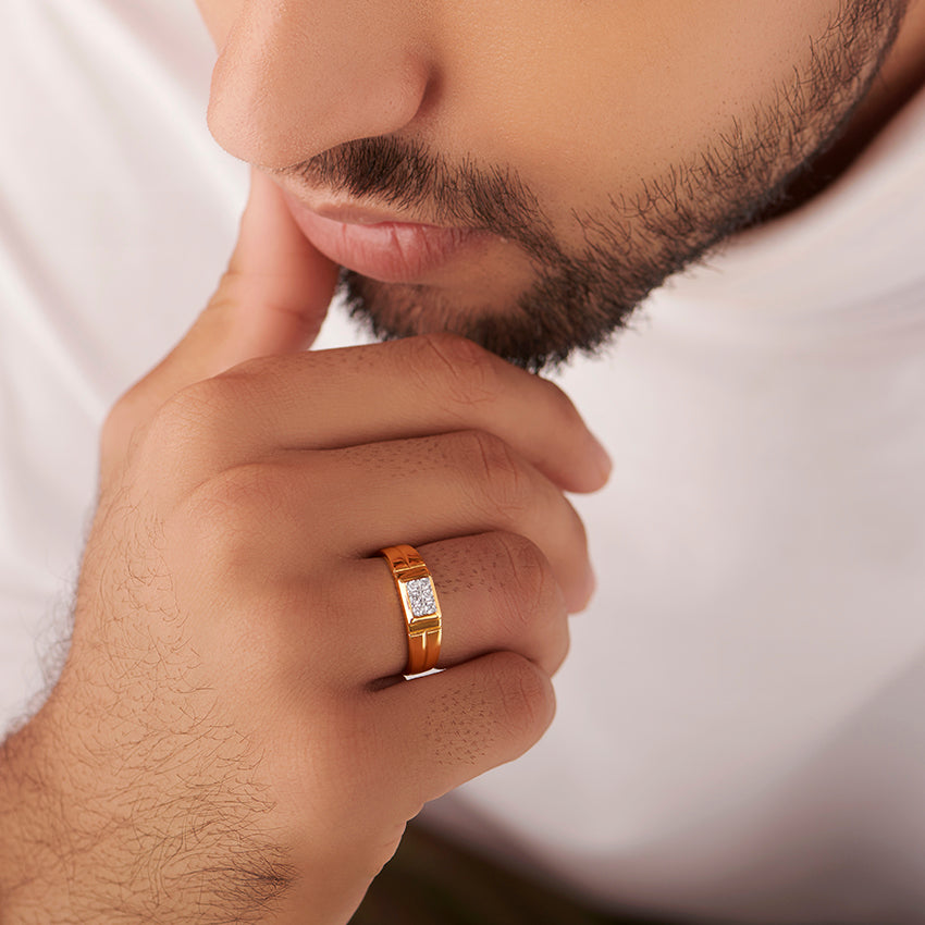 18K Yellow Gold Men's Round Cut Diamond Ring