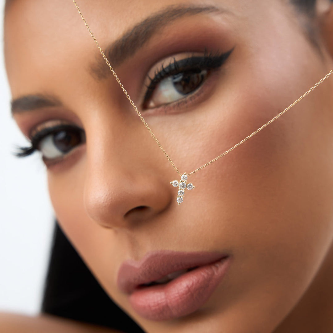 Minimalist Cross Pendant in Lab-Grown Diamonds – IGI Certified