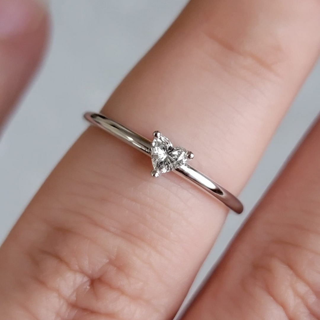 18K White Gold Heart Cut Diamond Solitaire Engagement Ring